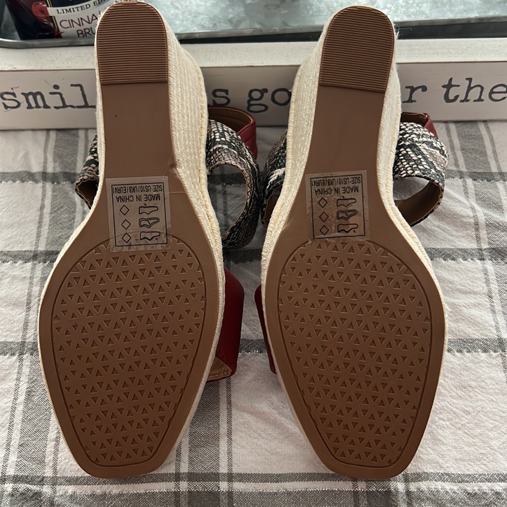 New woman’s wedges. Cute!! Sz 10 Qupid - Picture 5 of 7
